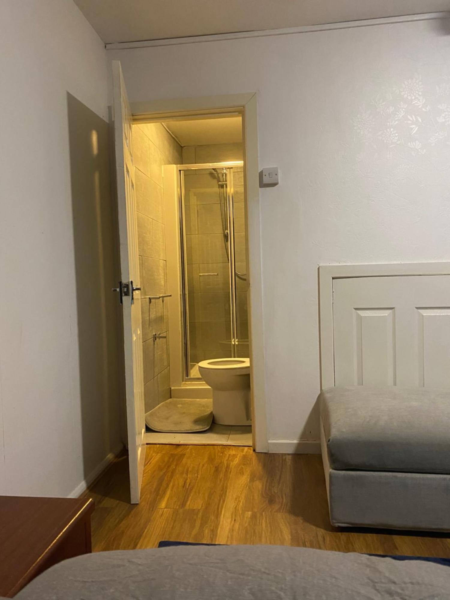 Double En-Suite Rooms Nevendon Kültér fotó
